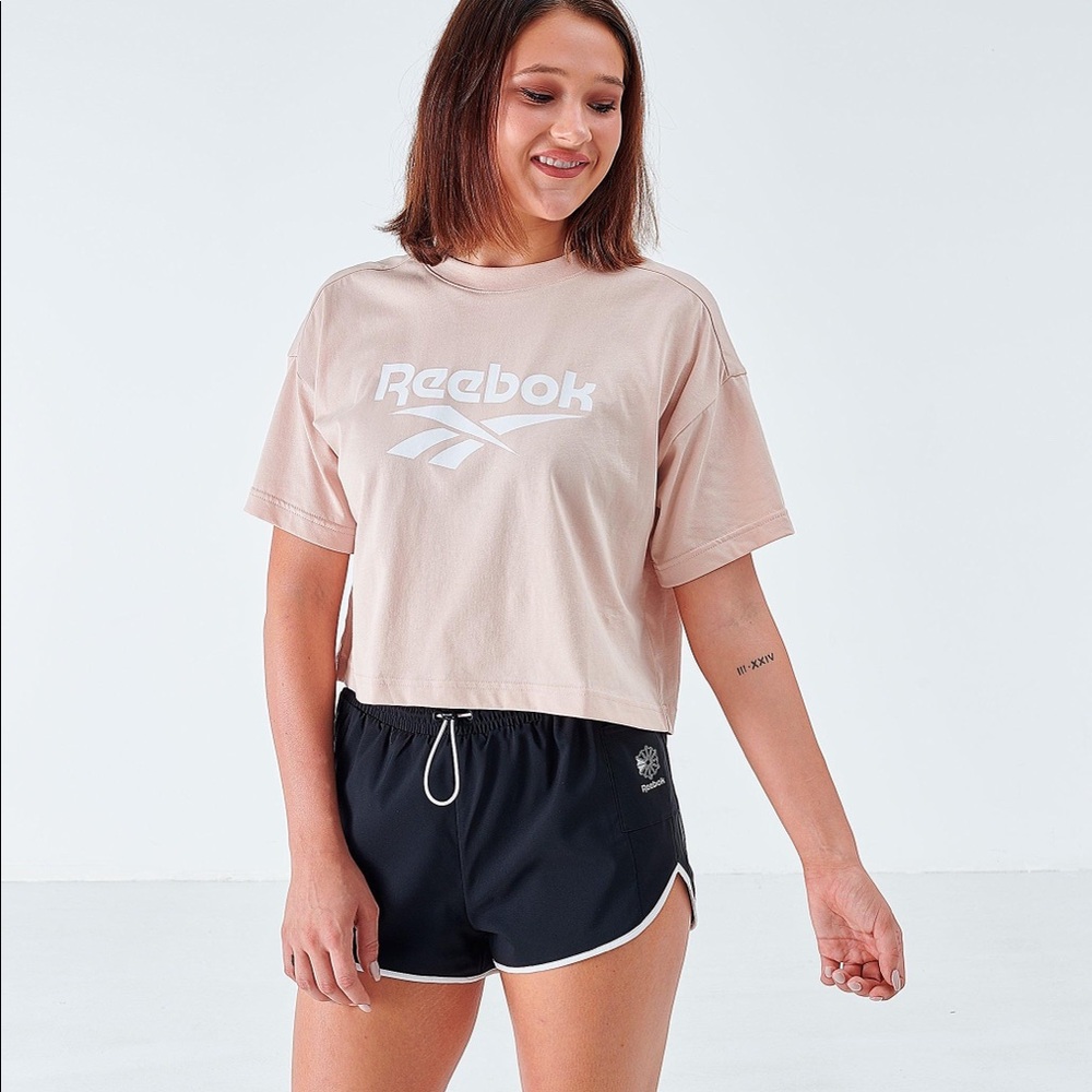Classic Vector Crop Tee